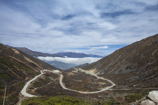 雅家埂云海蜿蜒道路