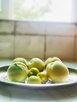 桃子李子水果静物