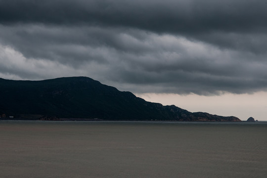 海岛暴风雨