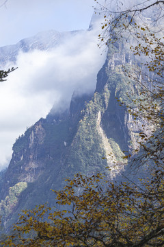 泸定县海螺沟云雾缭绕贡嘎山