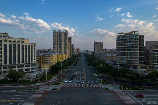 早晨的山西运城市区十字路口