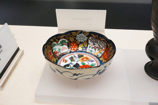 珐琅陶瓷碗