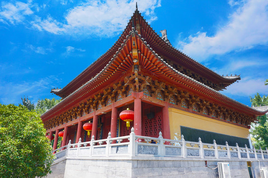 大雄宝殿屋檐