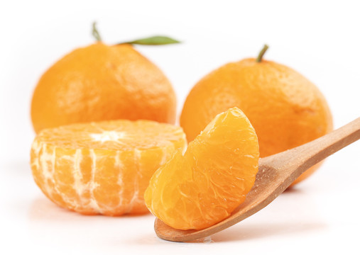 白底上的椪柑橘