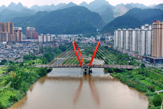 俯瞰荔波官塘大桥