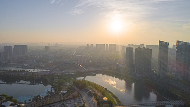 天府大道旁的城市建筑