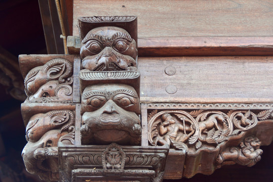 尼泊尔馆神庙木雕装饰