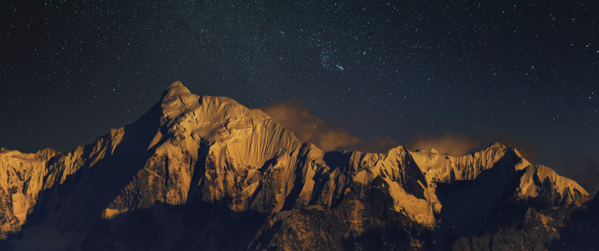 星空下的梅里雪山