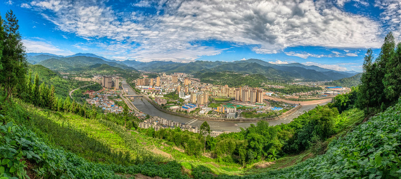 荥经县城全景