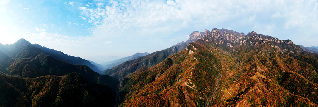 山峦云层风光