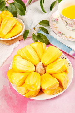 盘子里的泰国黄心菠萝蜜