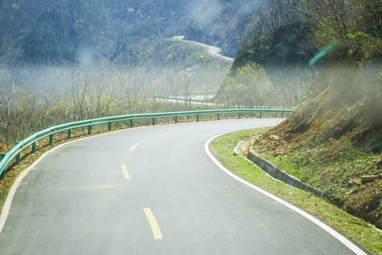 一条盘山公路