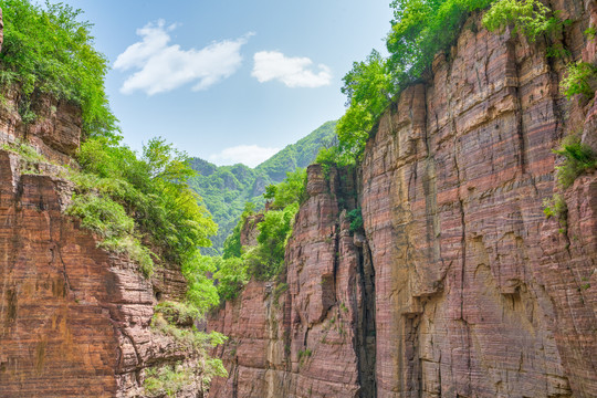 红岩绝壁大峡谷