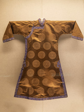 内蒙古鄂温克族男袍