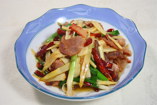 小笋炒腊肉