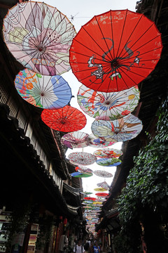 小巷花伞