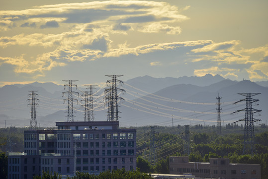 高压电塔