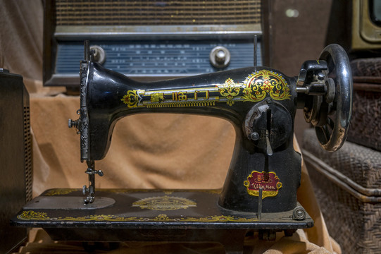 老式家用缝纫机