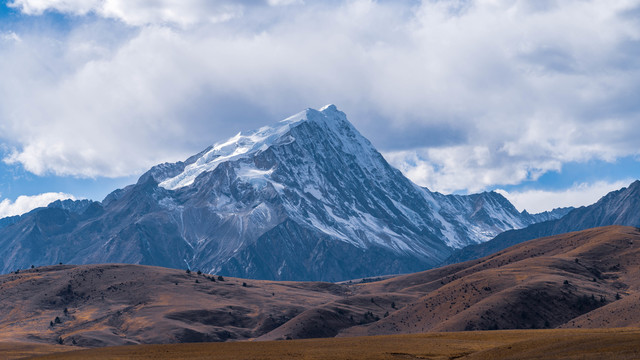 格聂雪山