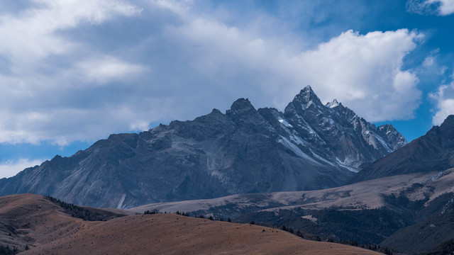 格聂雪山