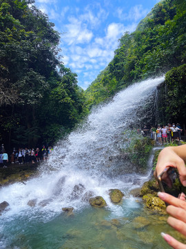 山涧飞瀑