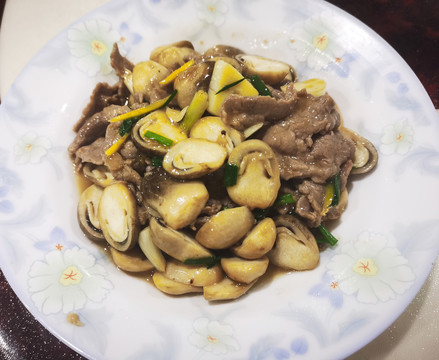 小蘑菇炒肉