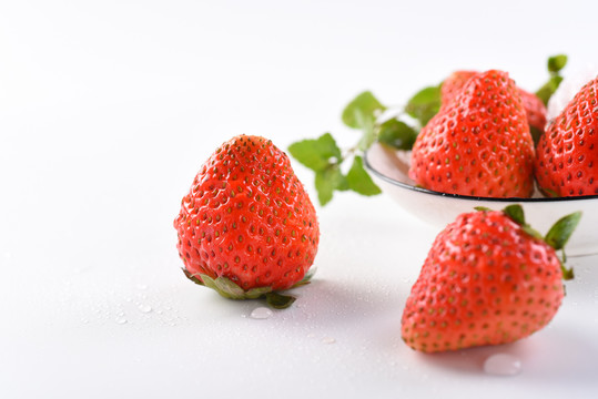大凉山牛奶草莓