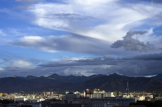 西藏城市风景