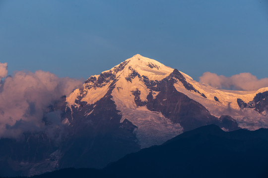 日照金山