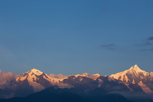 日照金山