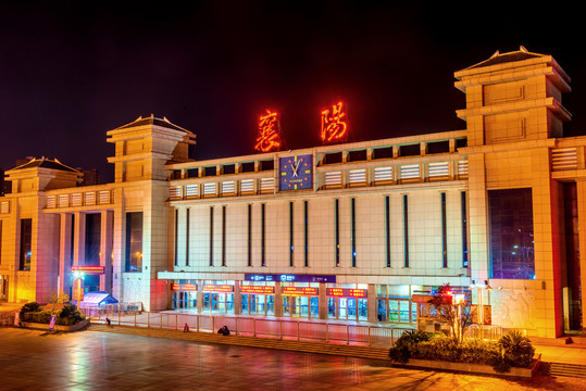 中国湖北襄阳火车站夜景