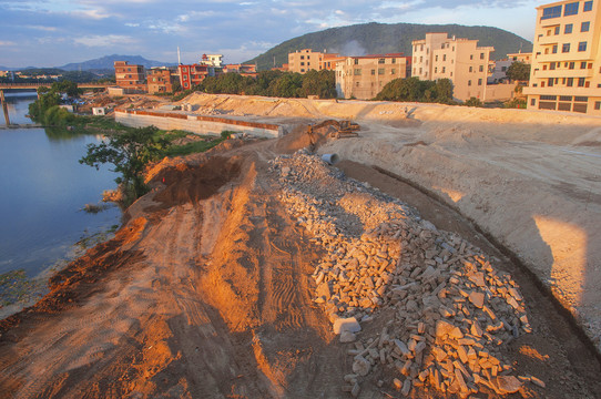 河道堤坝工地