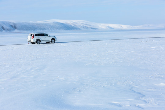 雪原越野车