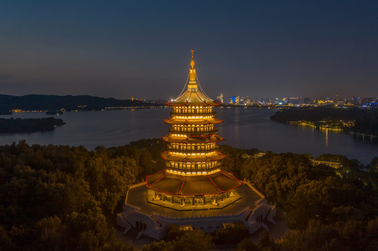 杭州西湖夜景雷峰塔