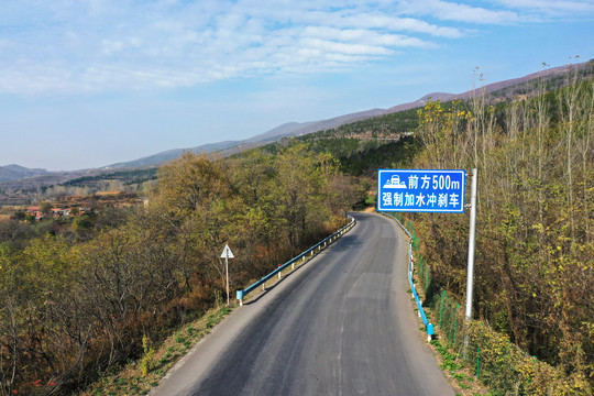 公路指示牌