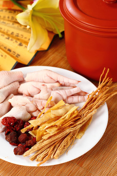 党参炖鸡脚