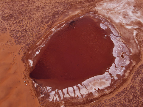 内蒙古巴丹吉林沙漠红海子