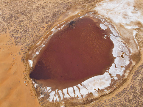 内蒙古巴丹吉林沙漠红海子