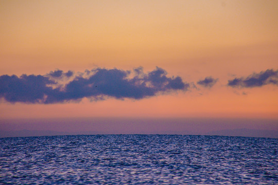 青海湖晨曦夕阳