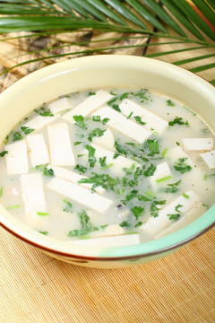 鱼头豆腐汤