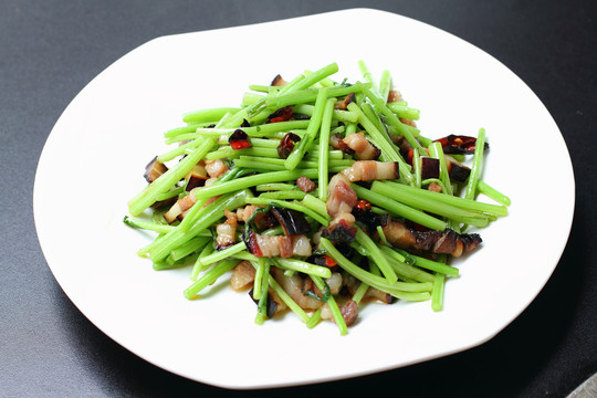 藜蒿腊肉