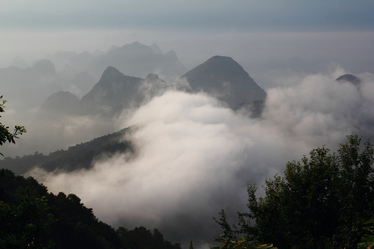 桂林尧山云海