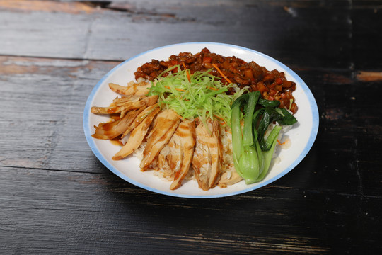 鸡排卤肉双拼饭