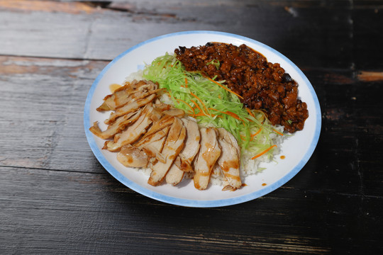 鸡排肉燥双拼饭