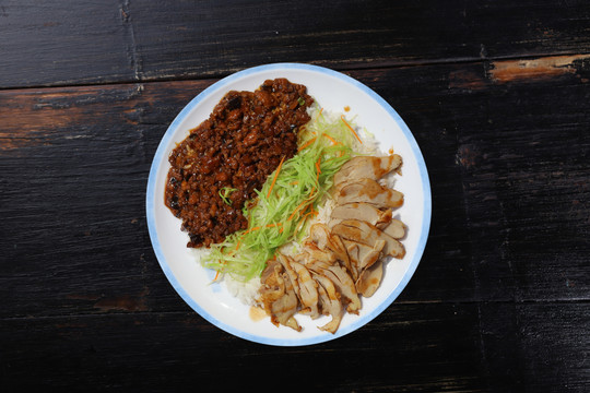 鸡排肉燥双拼饭