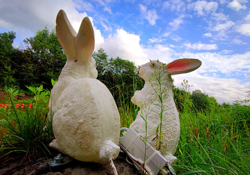 白兔雕塑