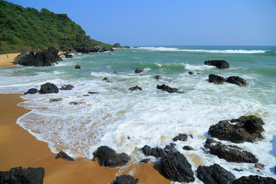 大海礁石浪花