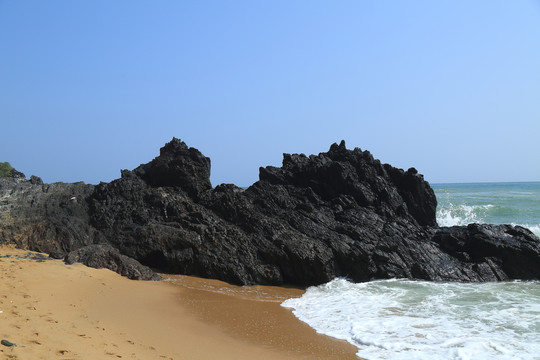 大海礁石浪花