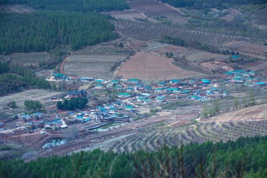 帽儿山山下村镇