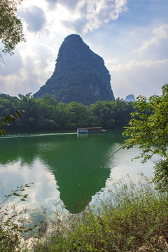 山水倒影